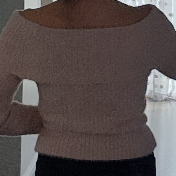 Women's Pink Very Soft Sweater. Wear Regular Or Off The Shoulder - Picture 5 of 6